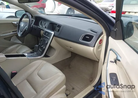 2011 Volvo S60 T6 z USA, uszkodzony, nr VIN YV1902FH2B2005721